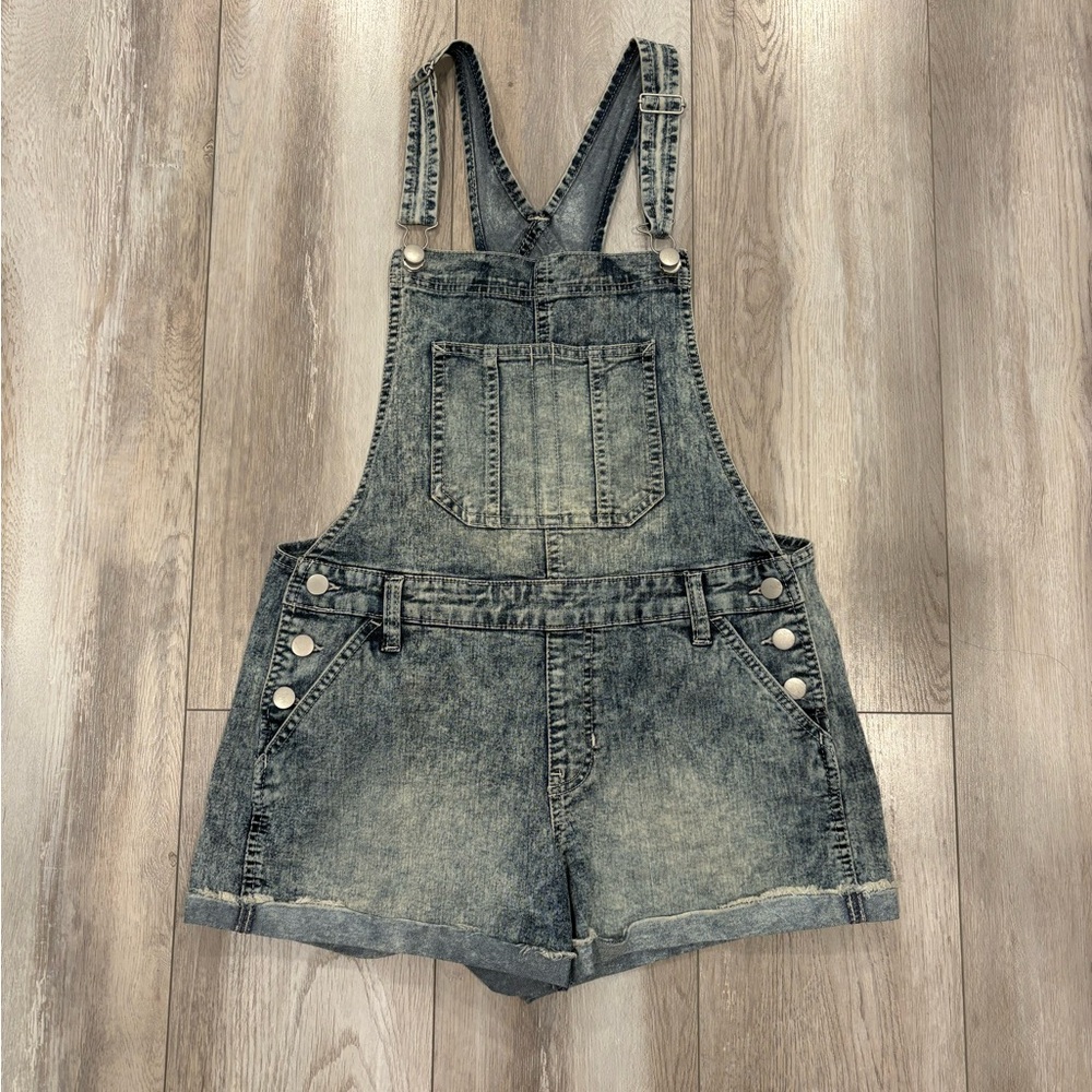 No Boundaries relaxed fit stone washed denim overall shorts size M